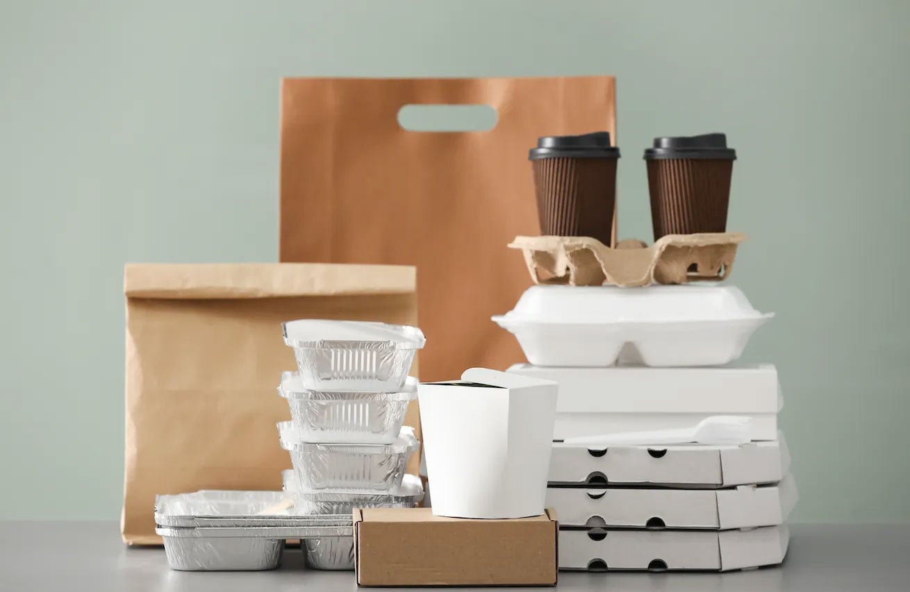 Custom togo boxes in kraft and white, a matching range of food containers, cups and carry bags.